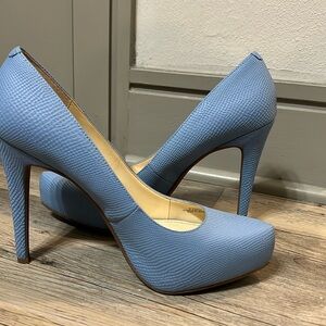 Jessica Simpson pumps